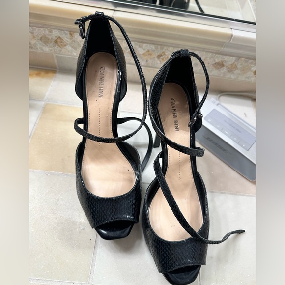 Gianni Bini platform heels - Picture 3 of 6